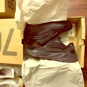 ADIDAS YEZZY BOOST 700 V2 - VANTA BLACK